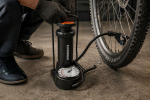 Inflador Pedal Compacto - 100psi - C/ Manometro Valvula Dual